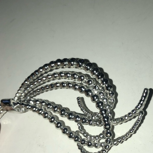 Vintage Elegant Silver-like Beaded brooch/ scarf pin-modern-like /yet simplstic - Picture 5 of 5